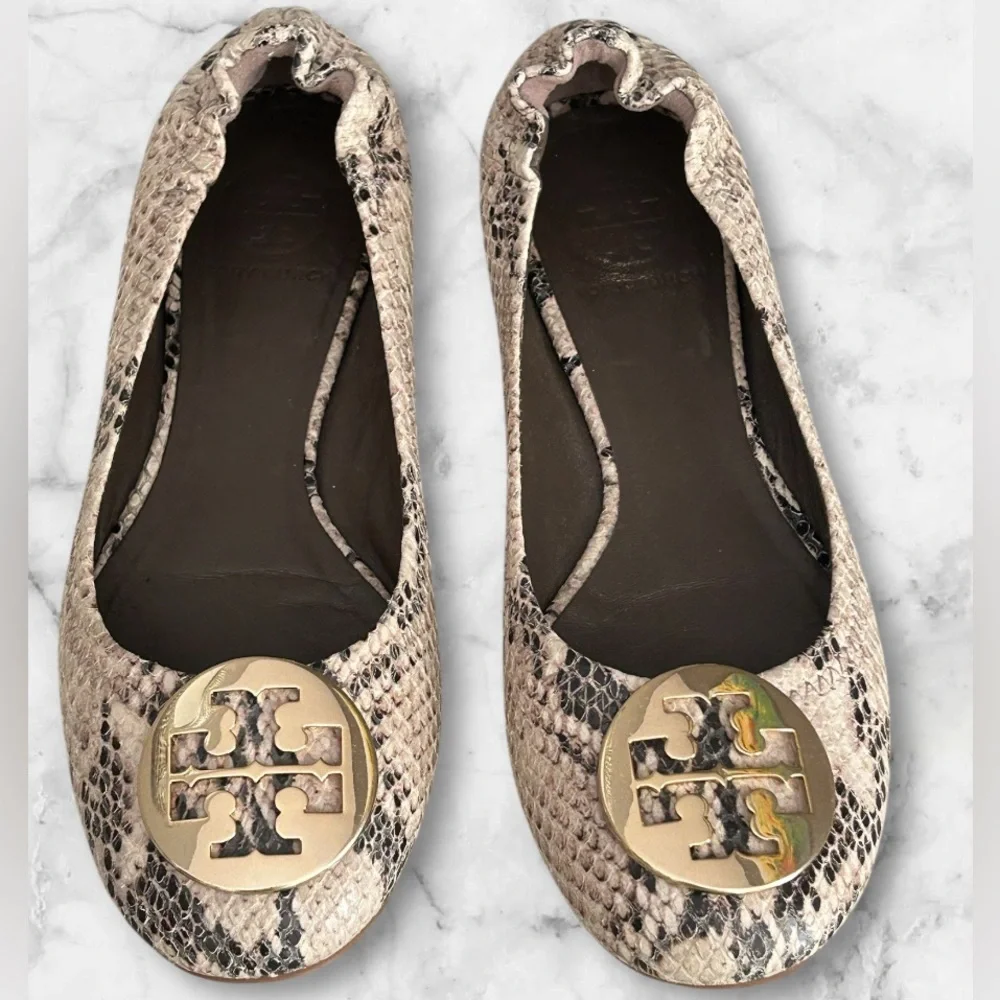 Tory Burch Reva Snakeskin Flats Ballet Beige Brown Gold Logo Size 7.5 - Picture 2 of 16